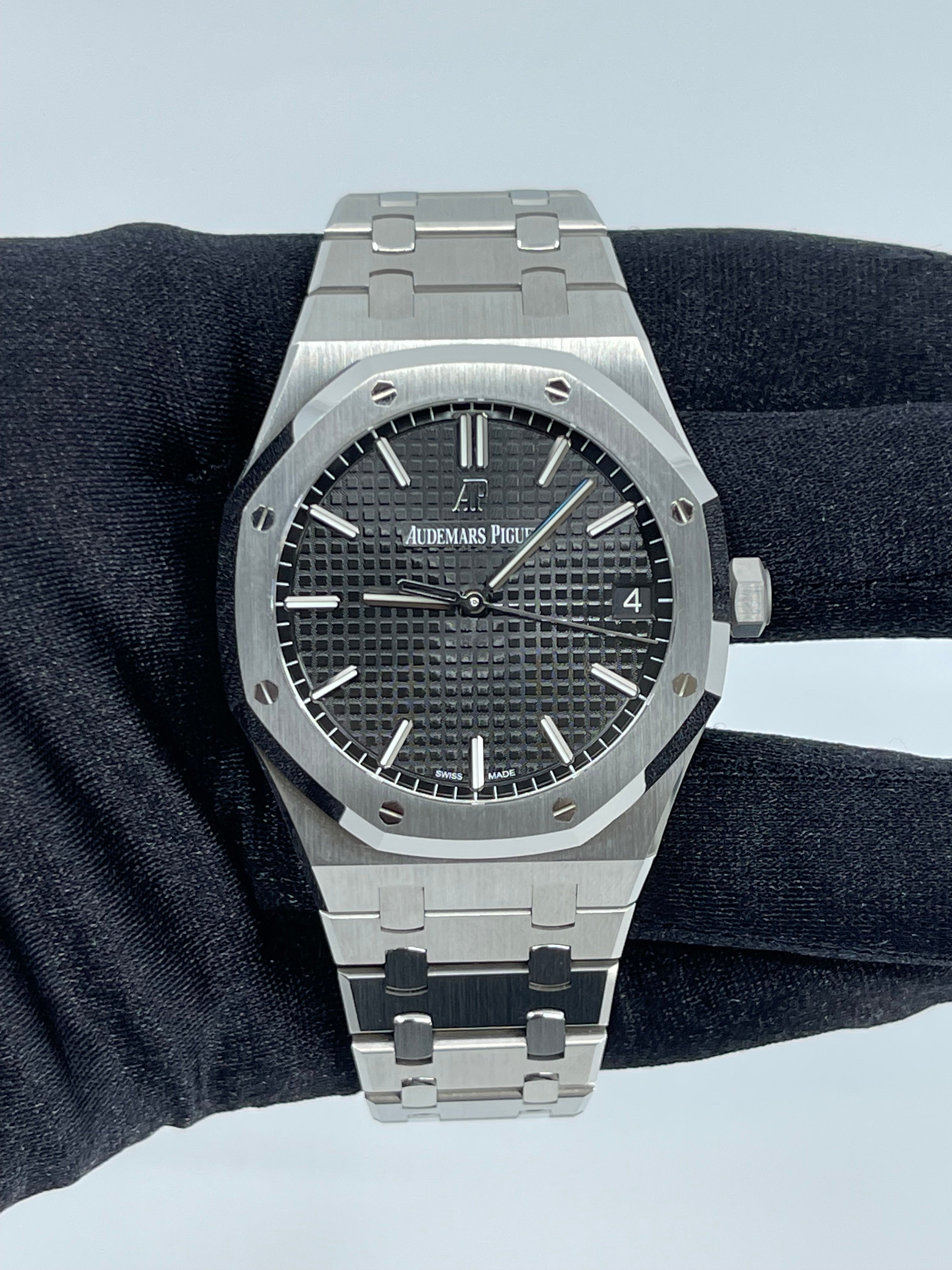 Audemars Piguet Royal Oak 15500ST.OO.1220ST.03 Black Dial 41mm